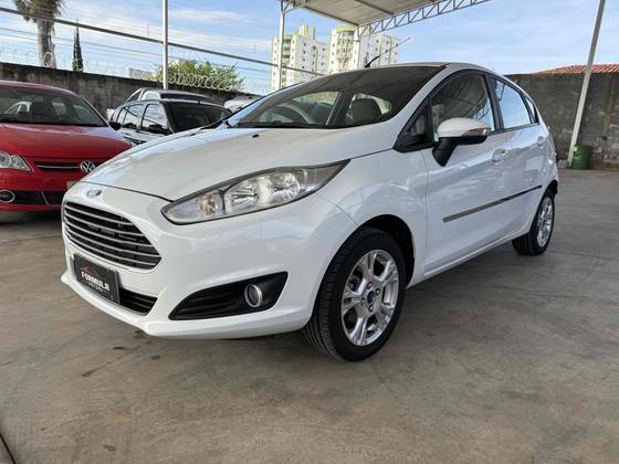 FORD FIESTA 1.6 SE HATCH 16V FLEX 4P POWERSHIFT FORD FIESTA 1.6 SE HATCH 16V FLEX 4P POWERSHIFT